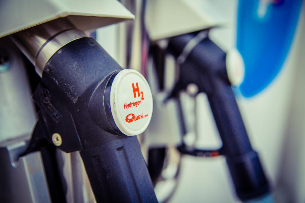 transport2- refuel (ID 2890076).jpg transport2- refuel (ID 2890076).jpg